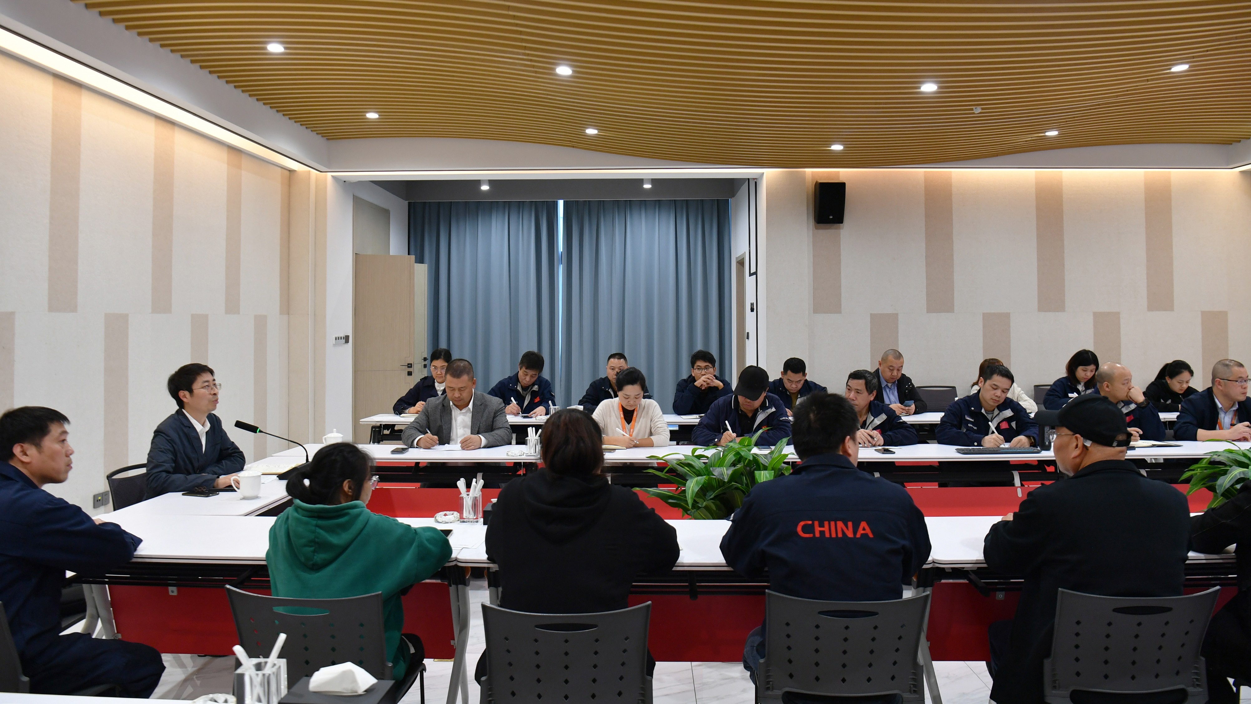 拉床,拉刀,自動化,高端拉床,專用機(jī)床,內(nèi)拉床,外拉床,數(shù)控機(jī)床,自動化生產(chǎn)線,工業(yè)機(jī)器人